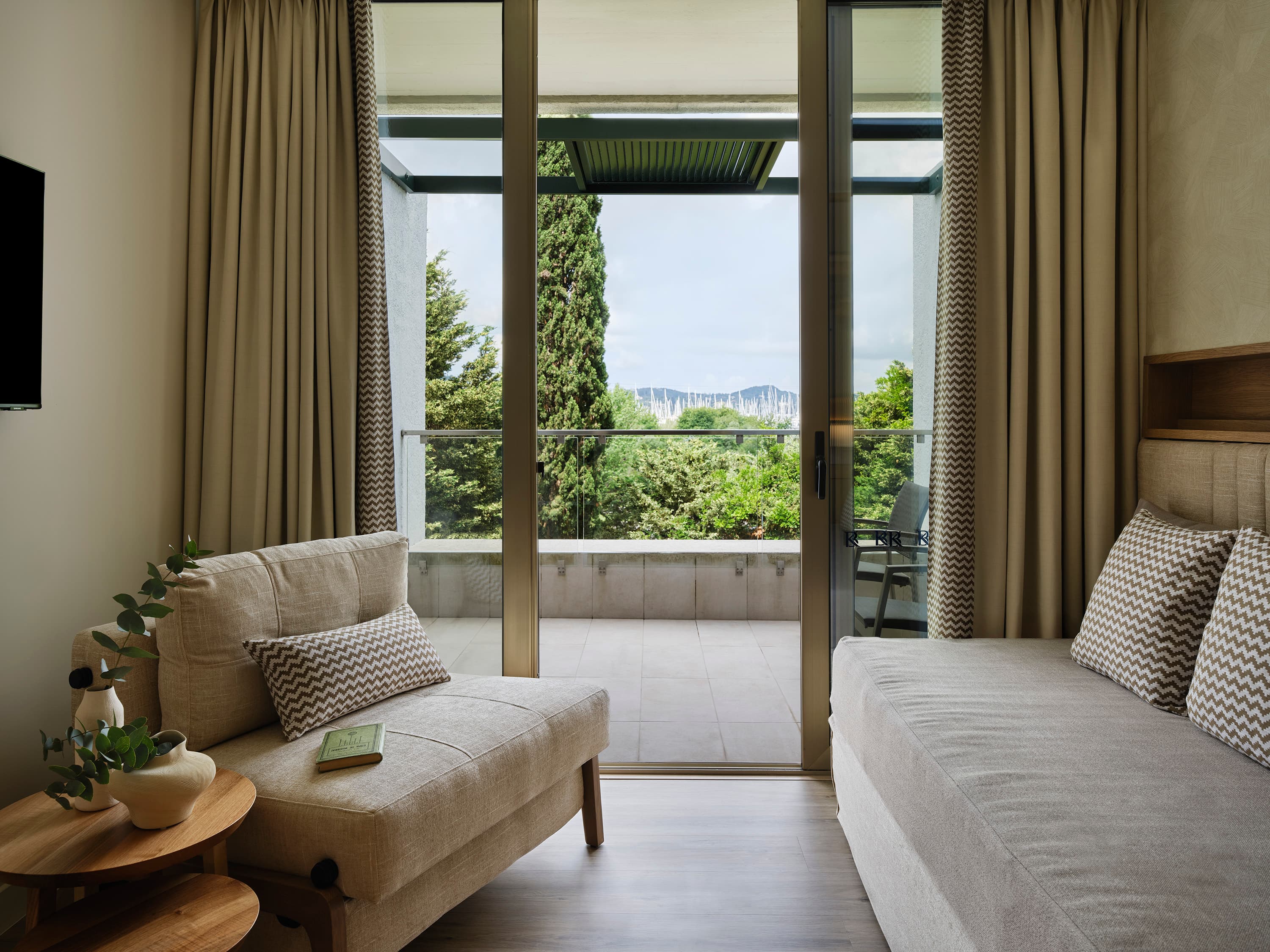 Family Room with Garden View