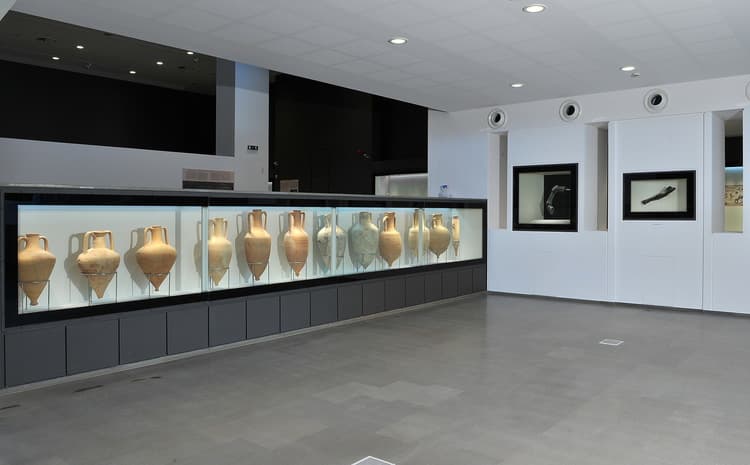 Amphorae display along the Agora gallery