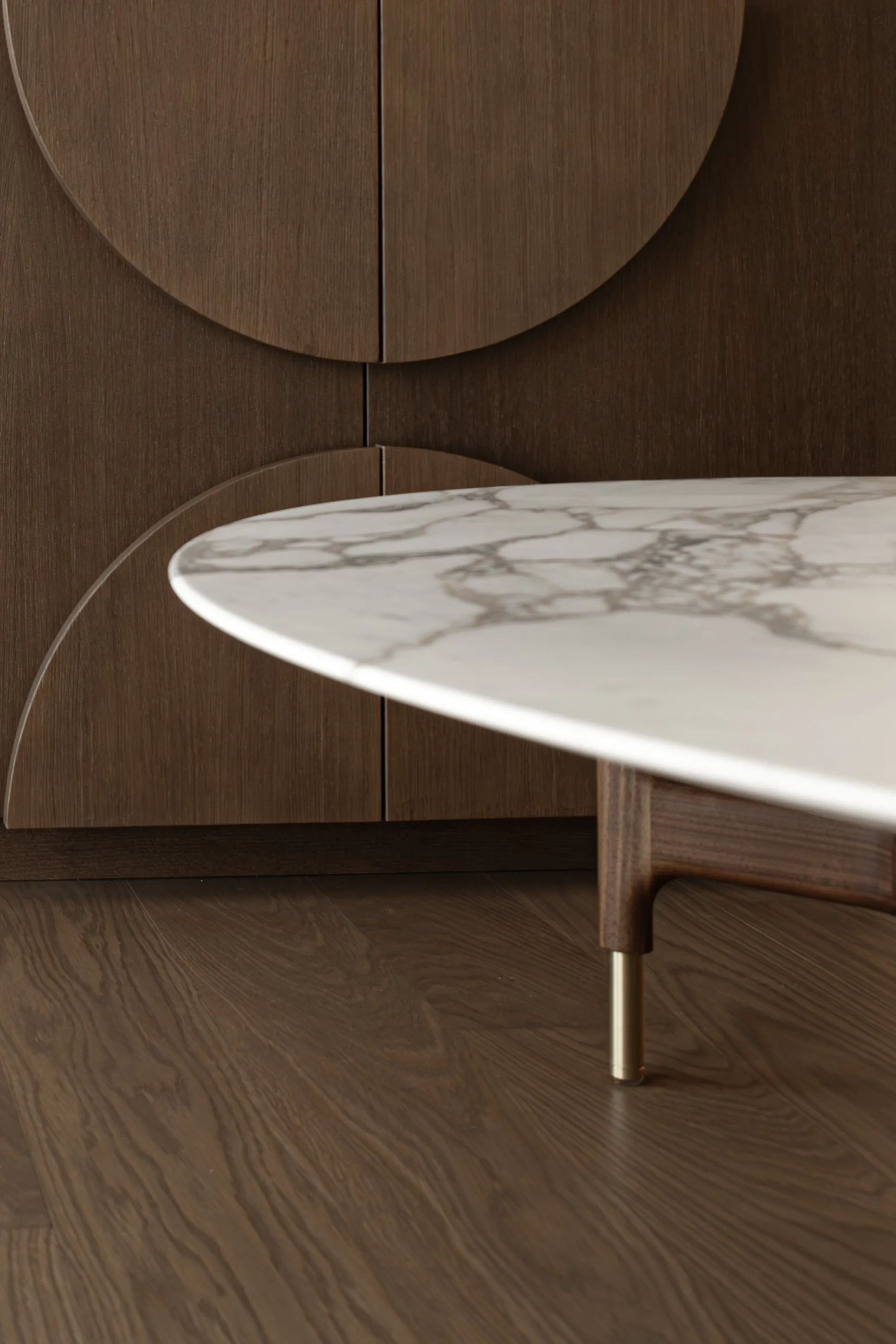 Marble coffee table against half-circle cabinetry motifs