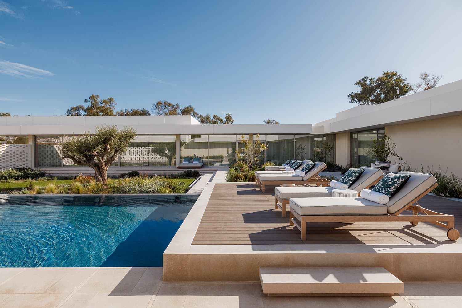 Wellness spa pool