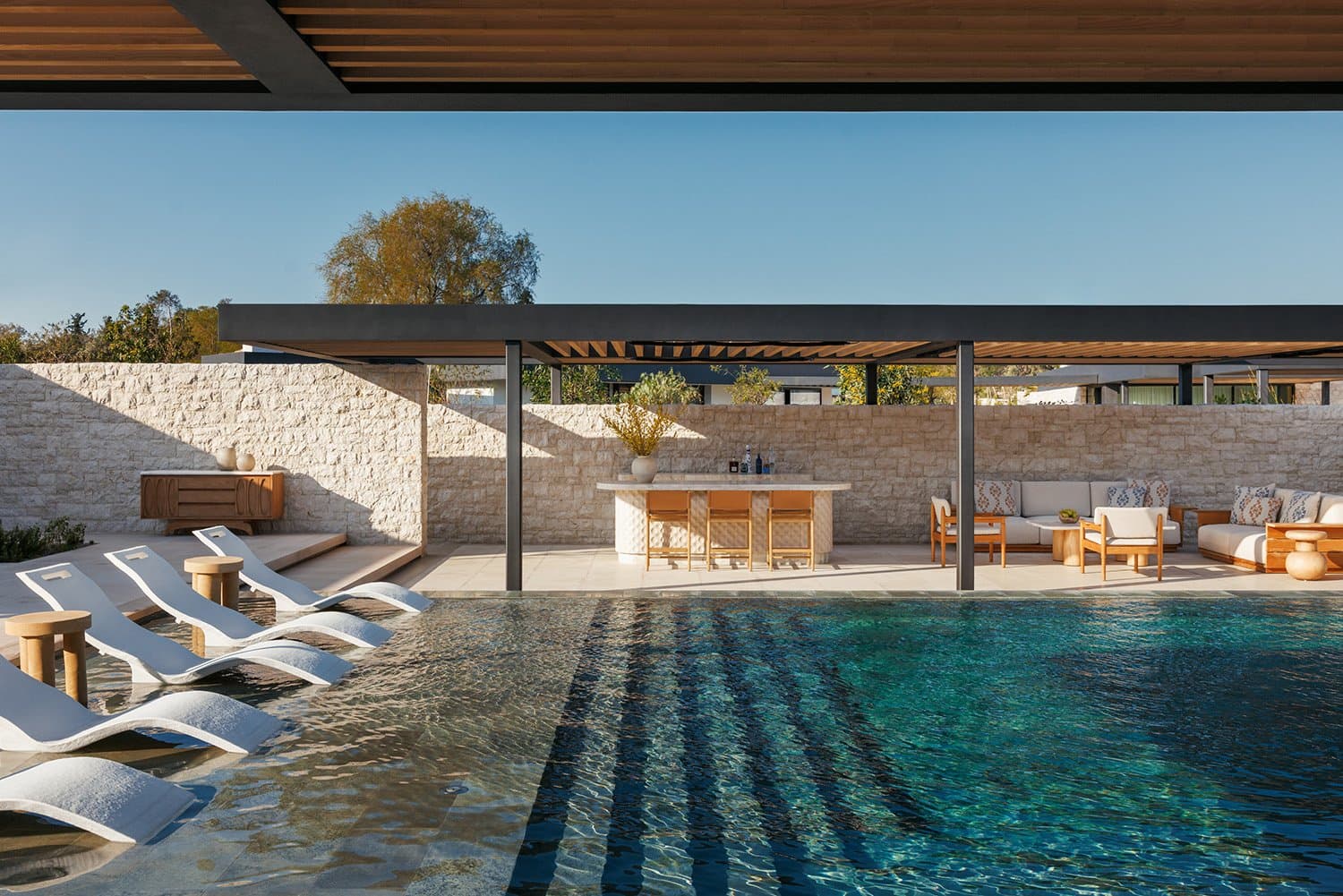 Villa One — pool bar