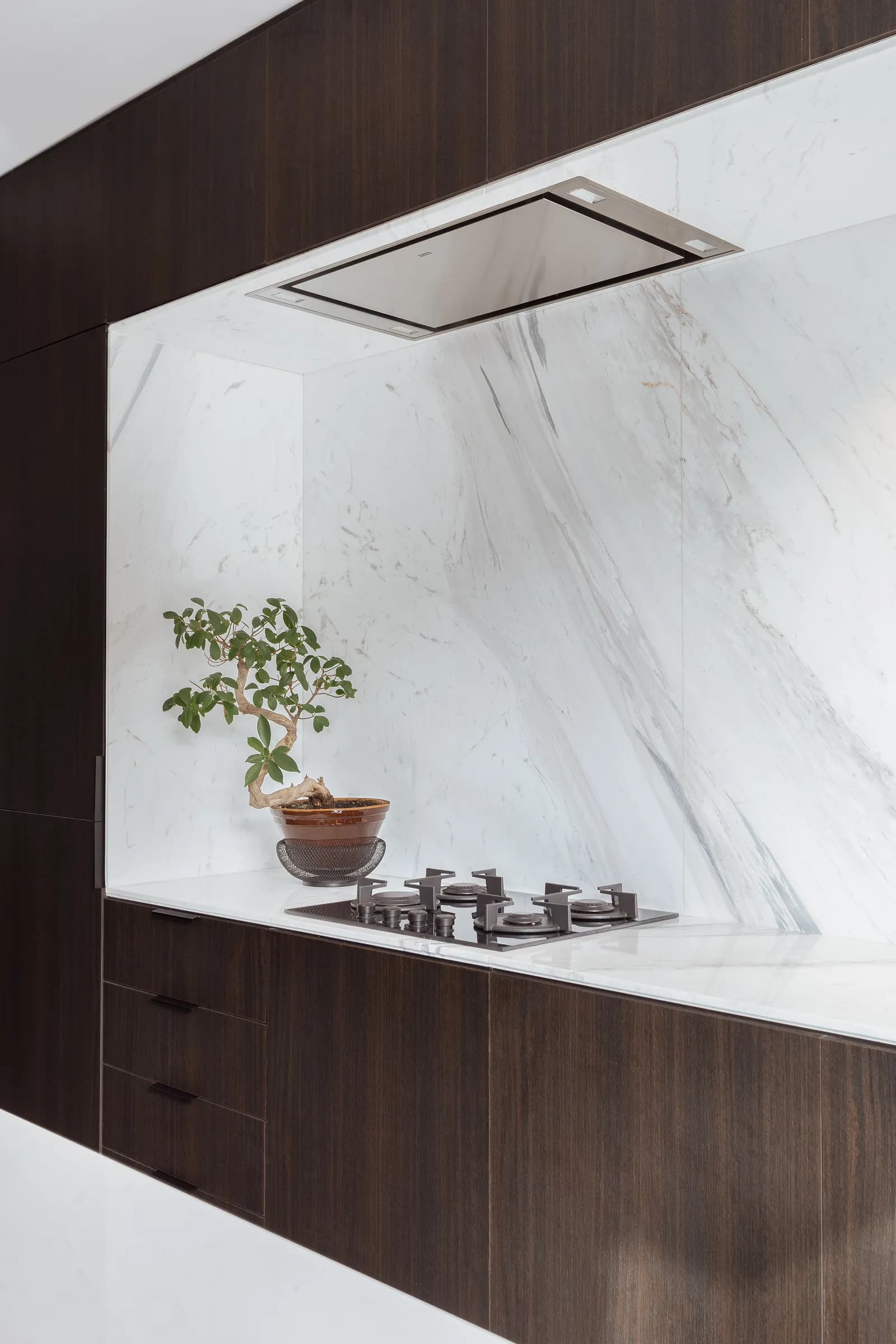 Marble-clad cooking niche